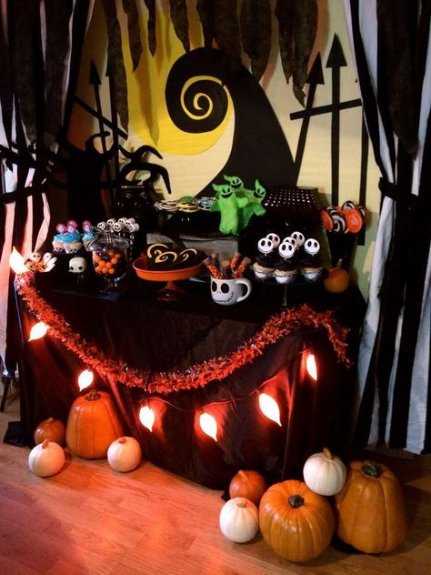 Tim Burton Decor, Tim Burton Party, Disney Halloween Parties, Halloween Party Treats, Nightmare Before Christmas Decorations, Horror Party, Halloween Party Ideas, Nightmare Before Christmas Halloween, Adornos Halloween