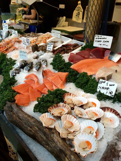 Borough Market #London Fish Market Aesthetic, Fishmonger Shop, Seafood Display, Fresh Fish Market, Borough Market London, Fish Monger, Supermarket Display, Seafood Buffet, Grocery Market