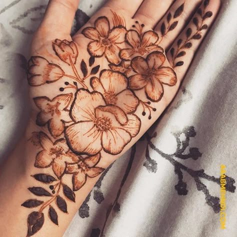 50 Flower Mehndi Design (Henna Design) 2019 Flower Mahendiii Design, Mehndi Design Flower, Flower Henna Design, Flower Mehndi Design, Flower Mehndi, Indian Henna Designs, Hena Designs, Henna Flower Designs, Cute Henna Designs