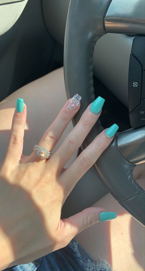 Short Square Acrylic Nails Teal, Simple Teal Nails, Bright Teal Nails, Pink And Turquoise Nails, Pedicure Natural, Teal Acrylic Nails, Country Acrylic Nails, Tiffany Nails, Cowboy Nails