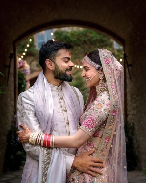 Brides Who Wore Anushka’s Lehenga In Different Ways! Virat And Anushka, Wedding Dresses Men Indian, Indian Wedding Photography Couples, Bridal Photography Poses, Couple Wedding Dress, Indian Wedding Couple Photography, Indian Bride Outfits, Indian Wedding Couple, Bride Photoshoot