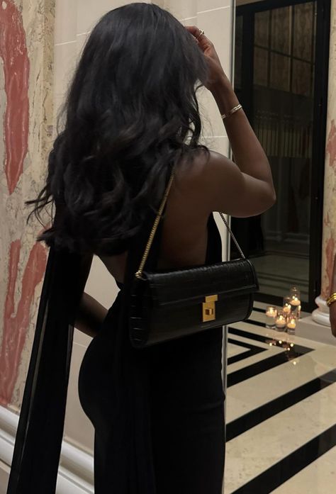 Mob Wife Black Woman, Black Expensive Aesthetic, Old Money Classy Aesthetic, Rich Dark Feminine Aesthetic, Faceless Women Aesthetic, Black Woman Confidence, Business Woman Aesthetic Black, Small Black Bag Outfit, Dark Femme Black Woman