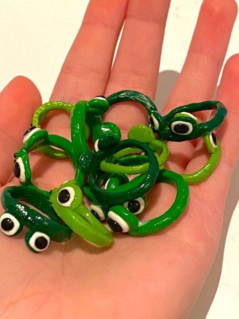 Froggy Ring, Frog Clay, Fimo Ring, Diy Clay Rings, Frog Ring, 2021 Aesthetic, Clay Ring, Indie Vibes, Clay Rings