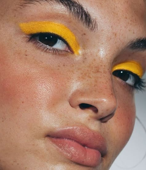 Yellow Eyeshadow, Smink Inspiration, Make Up Inspiration, Clown Makeup, Make Up Inspo, Editorial Makeup, Makeup Goals, Make Me Up, Makeup Storage