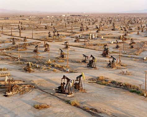 Edward Burtynsky's Photos of Industrial Landscapes. Amazing. Web Gallery, Oil Industry, History Of Photography, Oil And Gas, Art Oil, Mother Earth, Dark Art, Wind Turbine, Paris Skyline