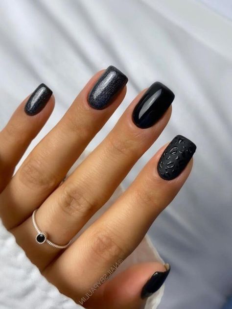 Short, black winter nail designs Dipped Nails Ideas Winter 2023, January Nails One Color, Cute Nail Colors For Winter, Sns Nails Colors Winter, Gel Nails Ideas Short Winter 2023, Nail Dip Inspiration, Pretty Winter Nails Classy Blue, Sns Nails Designs Winter, Nails Acrylic January Colors