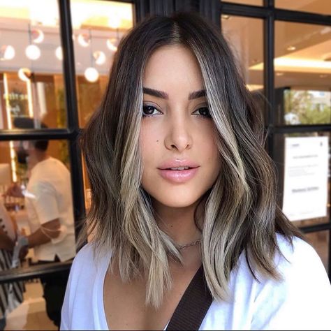 Chin Length Haircuts, Hair Color Streaks, Chin Length Hair, Brown Hair Balayage, Shoulder Length Hair Cuts, Short Hair Balayage, Penteado Cabelo Curto, Hair Inspiration Color, Hair Inspo Color