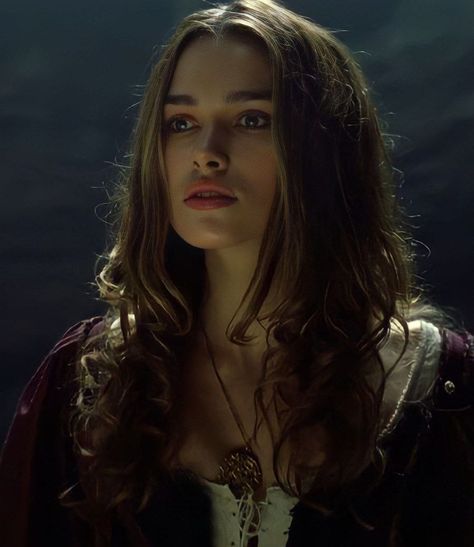 Keira Knightley Pirates, Elisabeth Swan, Elizabeth Swan, Kiera Knightly, Elizabeth Swann, Keira Knightly, The Carribean, Character Icons, Disney Aesthetic