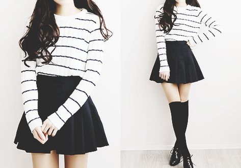 Cute monochromatic outfit with the white and black striped top, black flared skirt, and black thigh highs. Black Flare Skirt, Rock Outfit, Trendy Skirts, Ulzzang Fashion, Fashion Korean, Kawaii Clothes, Korean Outfits, Fashion Kids, Outfit Casual