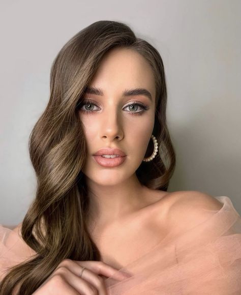 Wedding Guest Makeup Brown Eyes, Bridal Hair Down, Medium Long Haircuts, Wedding Guest Makeup, Guest Hair, Bridal Makeup Natural, Wedding Guest Hairstyles, Natural Wedding Makeup, Bridal Makeup Looks