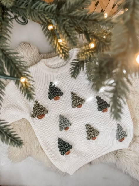 Diy Christmas Sweater Cricut, Hand Embroidered Christmas Shirt, Embroidering A Sweater, Embroidery Gift For Mom, Hand Christmas Crafts, Embroider Baby Sweater, Chunky Embroidery Sweater, Christmas Knitted Sweater, Christmas Jumper Embroidery