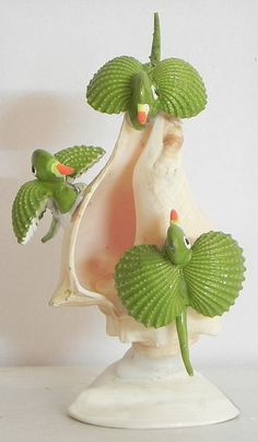 Vintage Shell Art, Seashell Animals, Sea Shell Ideas, Shells Craft, Shells Crafts, Seashell Ideas, Shell Animals, Sea Shells Diy, Seashell Christmas Ornaments