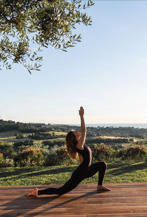 Wellness Retreats Italy Pilates Content, Workouts For Strength, Wellness Vacation, Healing Business, Art Retreat, Back And Shoulder Workout, Shoulder Workouts, Nature Retreat, Lakeside Resort