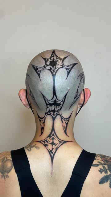 Full Head Tattoo, Bald Tattoo, Bald Head Tattoo, Female Makeup, Dnd Inspiration, Head Tattoo, Facial Tattoos, Poke Tattoo, Bald Head