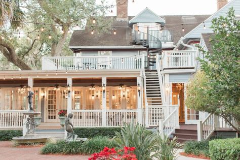 Store Event Ideas, Indoor Wedding Venues, Average Wedding Costs, Orlando Wedding Venues, Farm Images, Wedding Venues Indoor, Stunning Wedding Venues, Rustic Backdrop, Rustic Outdoor Wedding