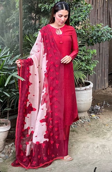 Ayeza Khan Dresses, Latest Dress Designs, Aiza Khan, Best Casual Dresses, Dress For Ladies, Latest Dress Design, Desi Wear, Dress Stylish, Ayeza Khan