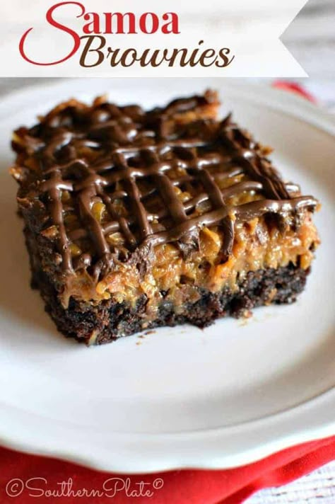 Samoa Brownies - These are AMAZING! (and easy, too!) Samoa Brownies, Butter Bars, Delicious Brownies, Peanut Butter Bars, Brownies Recipe, Samoa, Food Plating, Brownie Recipes, Decadent Desserts