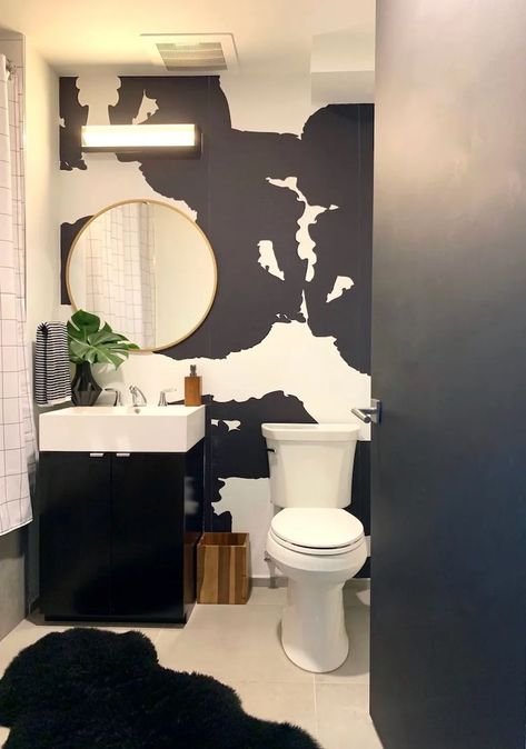 Small Apartment Bathrooms, Wallpaper Half Bath, Black And White Powder Room, Apartment Bathrooms, White Powder Room, Bathroom Lighting Ideas, Modern Powder Rooms, Modern Powder Room, Small Apartment Bathroom