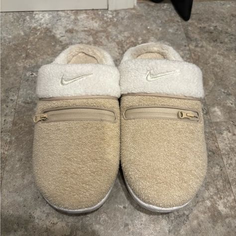 Nike Burrow Woman’s Slippers size 7 Campfire, Nike Shoes, Tent, Bridge, Slippers, Size 7, Nike, Fashion Trends, Fashion Tips