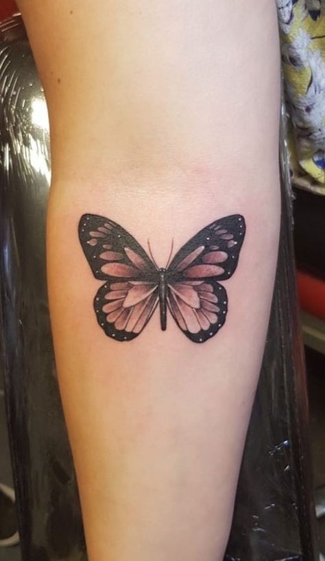 Butterfly Foot Tattoo, Butterfly Thigh Tattoo, Butterfly Tattoos On Arm, Unique Butterfly Tattoos, Tato Minimal, Thigh Tattoo Designs, Butterfly Tattoos For Women, Petite Tattoos, Butterfly Tattoos