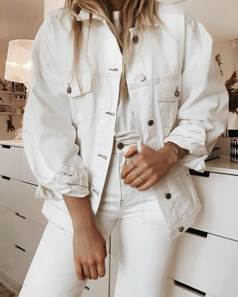 Daily Discoveries · But What Should I Wear White Denim Jacket Outfit, Random Fashion, Denim Jacket Outfit, White Jean Jacket, White Denim Jacket, Pants Outfits, Fashion Woman, Outfit Goals, Fall Style