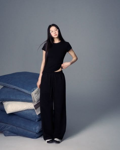 🖤LLDC ‘NEAT COLLECTION’ Straight Shoulder T-Shirt & Sweatpants 🎱A basic, laid-back outfit with a minimalist style. 🎶Crafted from premium cotton fabric, this set includes a slimming T-shirt with straight shoulders and wide-leg, floor-length sweatpants, seamlessly combining structured simplicity with relaxed comfort. It creates a versatile outfit perfect for lounging, casual outings, or light exercise. Available in solid white, black, and gray, the set offers a clean, minimalist look, valued ... Straight Shoulders, Laid Back Outfits, Finding Myself, Light Exercise, Kpop Couples, Versatile Outfits, Black And Gray, Minimalist Style, Minimalist Fashion