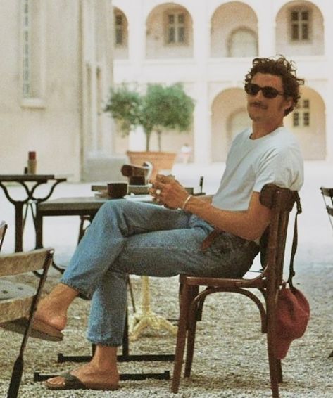 Italian Aesthetic Men, Mens Masculine Fashion, Italian Male Fashion, Italian Outfit Men, Mens European Fashion Summer, Italian Summer Outfits Men, Surf Guys, Summer Vintage Outfits, Boho Men Style