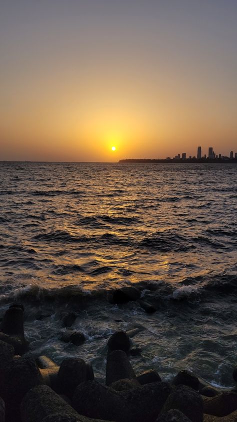 Marine Drive Mumbai Sunset, Sunset Marine Drive, Bombay Aesthetic Pictures, Marine Drive Instagram Story, Marine Drive Snap, Marine Drive Mumbai Snapchat, Cigratte Wallpaper, Marine Drive Mumbai, Episode Stories