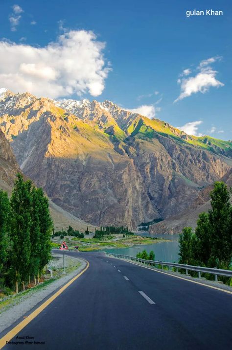 Awesome beauty of Hunza valley Gilgit Baltistan Pakistan Attabad Lake, Pakistan Pictures, Pakistan Tourism, Karakoram Highway, Hunza Valley, Pakistan Travel, Photography Career, Gilgit Baltistan, Beautiful Places Nature