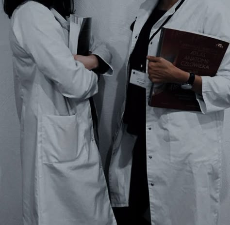 Medical Romance Aesthetic, Doctor Couple Aesthetic, Doctors Love Couple, Doctor Romance, Doctor Couple, Doctor Love, Aesthetic Doctor, You Are My Moon, Dr Book