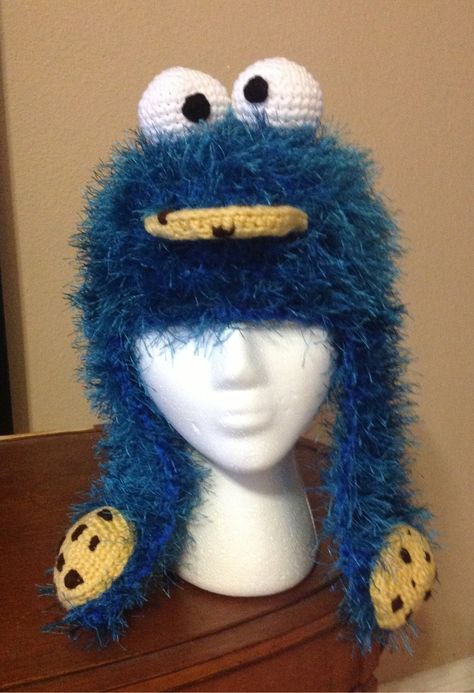 Funny Knitted Hats, Cookie Monster Hat Crochet Pattern, Crochet Cookie Monster Hat, Cookie Monster Crochet Hat, Crochet Animal Beanie, Scene Crochet Ideas, Ushanka Crochet, Crochet Funny Hats, Weird Crochet Hats