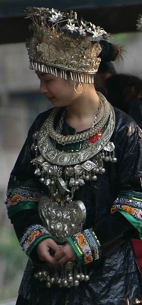 dong ethnic in Guizhou Guizhou China, Miao Silver, Hmong Clothes, Costumes Around The World, Ethnic Necklaces, We Are The World, Folk Costume, World Cultures, Traditional Jewelry