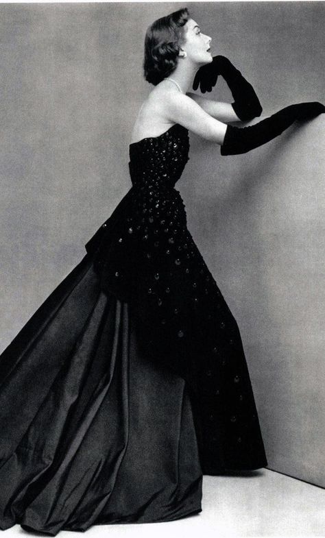 Dior Vintage Dress, 1950s Gown, Black Victorian Dress, Birthday Gown, Vintage Fashion 1950s, Oscar Dresses, History Fashion, Fashion 1950s, Prom Dress Inspiration