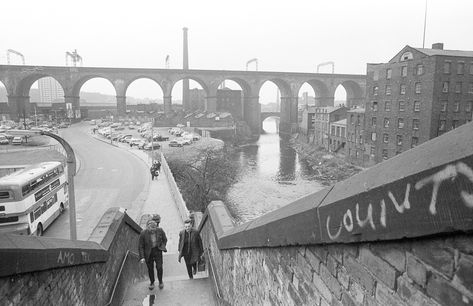 https://flic.kr/p/LJCqAV | Stockport 1974 | These were taken around Stockport in 1974 showing the market, the Mersey Precinct and the famous viaduct. Stockport Market, Stockport Uk, Castle Project, British Architecture, Railway Bridges, Photography Backgrounds, Salford, Random Photos, Howls Moving Castle