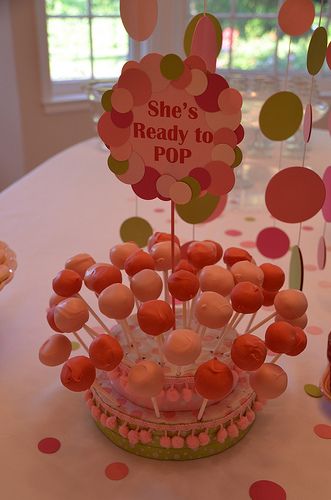 Circle "She's about to pop" Baby Shower.  Cake pops on a styrofoam fabric colored stand Ready To Pop Cake, She's About To Pop, Baby Shower Food For Girl, About To Pop, Pop Cake, Pop Baby Showers, Baby Shower Cake Pops, Diy Baby Shower Decorations, Baby Shower Table