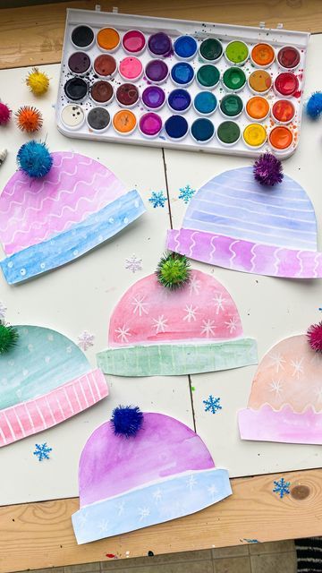 Deena Keller on Instagram: "Resist Winter Hats❄️ follow @abcdeelearning for more kids ideas 🎅🏻Make this adorable winter hat craft with your kids! ❄️Grab my free template and cut out the hat- make sure I use card stock for best results 💙Hat is in my seasonal printables section of my website under winter ❄️Draw your designs using a white crayon on the hat ☃️Use watercolors to reveal then add a craft pom on top!" Winter Hat Craft, Painting Snowflakes, Pumpkin Learning, Apple Letters, Resist Art, Summer Learning Activities, January Art, Seasonal Printables, Snowmen Activities