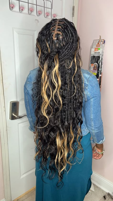 Boho Locs With Color, Boho Braids Black And Blonde, Ombré Faux Locs, Highlight Faux Locs, Box Braids And Faux Locs Mixed, Boho Braids Brown And Black, Ombre Boho Locs, Distressed Boho Locs, Black And Brown Boho Braids