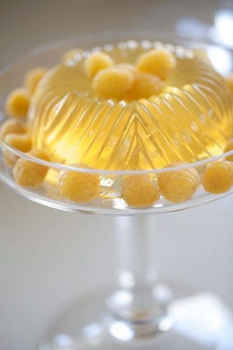 Champagne Jelly, Jello Mold Recipes, Champagne Brunch, Yellow Foods, Jello Recipes, Light Desserts, Mellow Yellow, Beautiful Food, Just Desserts