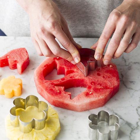 Veggie Arrangements, Diy Edible Arrangements, Steering Committee, Fruit Bouquet Ideas, Edible Fruit Arrangements, Flower Shaped Cookies, Fruit Bouquet, Delicious Dips, Fruit Centerpieces