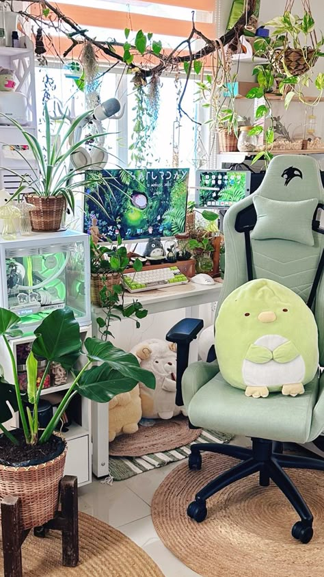 Green Setup Aesthetic, Ghibli Gaming Setup, Pink And Green Pc Setup, Ghibli Office, Green Gaming Room, Green Gaming Setup, Totoro Room, Green Setup, Ghibli Room