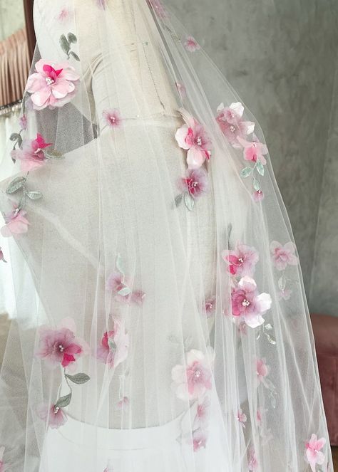 High Impact wedding veils to transform your bridal look 21 Pink Floral Veil, Wedding Veil With Flowers, Pink Wedding Veil, Veil With Flowers, Romantic Veil, Color Veil, Beaded Wedding Veils, Pink Veil, Simple Veil