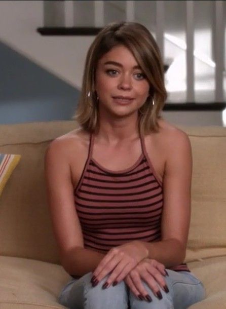 Sarah Hyland Short Hair, Hailey Modern Family, Sarah Hyland Hair, Haley Modern Family, Modern Family Haley, Haley Dunphy, Sarah Hyland, Haircut Inspiration, Tank Top Outfits