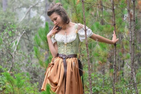 Jester Cosplay, Neat Outfits, Peasant Bodice, French Meadows, Faun Costume, Pirate Corset, Sage Green And Gold, Fair Costume, Bustle Skirt