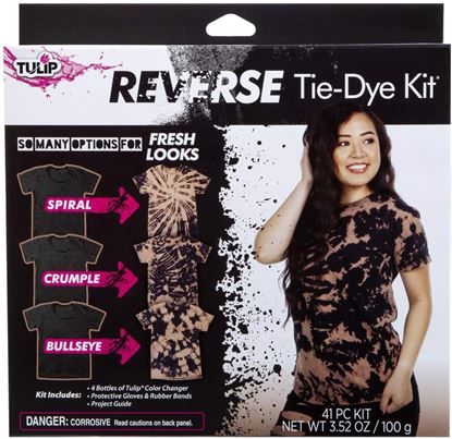 Picture of Tulip® Reverse Tie-Dye Kit Diy Tie Dye Shirts, Tulip Colors, Tie Dye Party, Tie Dye Kit, How To Tie Dye, Tie Dye Techniques, Reverse Tie Dye, Bleach Tie Dye, Tie Dye Diy