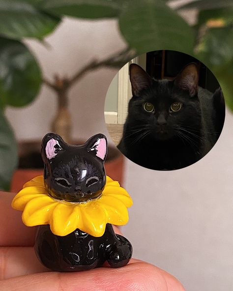 The last flower cats… …at least until I make the second batch 😉🌸🐱 . . . #polymerclayartist #polymerclay #catfigurine #customorder #cuteart #claysculpture Ceramic Art Inspiration, Das Ideas, Cat Clay, Clay Cute, Clay Cat, Sculpture Art Clay, Cat Paw Print, Clay Crafts Air Dry, Warrior Cats Art