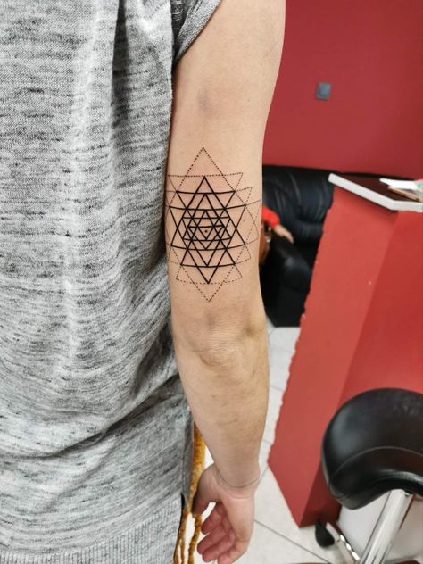 Merkaba Tattoo Design, Tattoo Ideas Black And White, Sri Yantra Tattoo, Tattoo Sacred Geometry, Sacred Geometric Tattoo, Tattoo Ideas Black, Yantra Tattoo, Square Tattoo, Geometric Line Tattoo