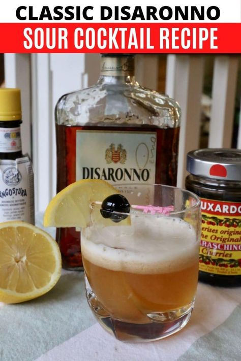 How to make the best Disaronno Sour recipe. Our easy homemade Amaretto cocktail is made with Italy's most famous liqueur. We love serving Disaronno cocktails at summer garden parties and the festive Christmas holidays. Amaretto Sour drinks are prepared with fresh lemon juice, Angostura Bitters, egg white and Maraschino Cherry. It's the perfect alcoholic drink to make for those who love sweet and sour flavour. Our recipe is simple, classic and can be served to a crowd as a punch or in a pitcher. Amaretto Stone Sour Recipe, Ameretto Sour, Disaronno Cocktails, Disaronno Drinks, Amaretto Sour Cocktail, Cocktail Original, Sour Drink, Amaretto Sour, Sour Foods