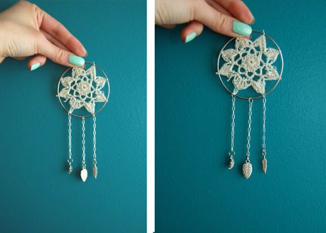 studs and pearls: diy: Mini Dream Catcher Mini Dream Catcher, Paper Doily Crafts, Atrapasueños Diy, Doily Dream Catchers, Dream Catcher Tutorial, Crocheted Doilies, Doilies Crafts, Crochet Dreamcatcher, Pearls Diy