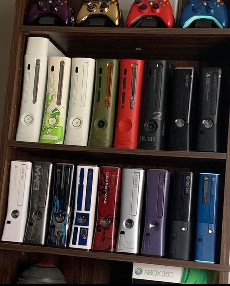 Xbox 360 Nostalgia, Xbox 360 Aesthetic, Old Game Consoles, Old Xbox, Retro Games Room, Top Video Games, Video Game Collection, Gamer Setup, Console Gaming