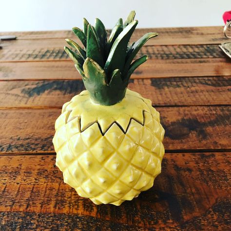 Pineapple pottery Pineapple Pottery, Clay Pineapple, Ceramic Jewelry Box, Ceramic Pineapple, Ceramics Jewelry, Ceramic Food, Food Project, Pineapple Jewelry, Clay Classes